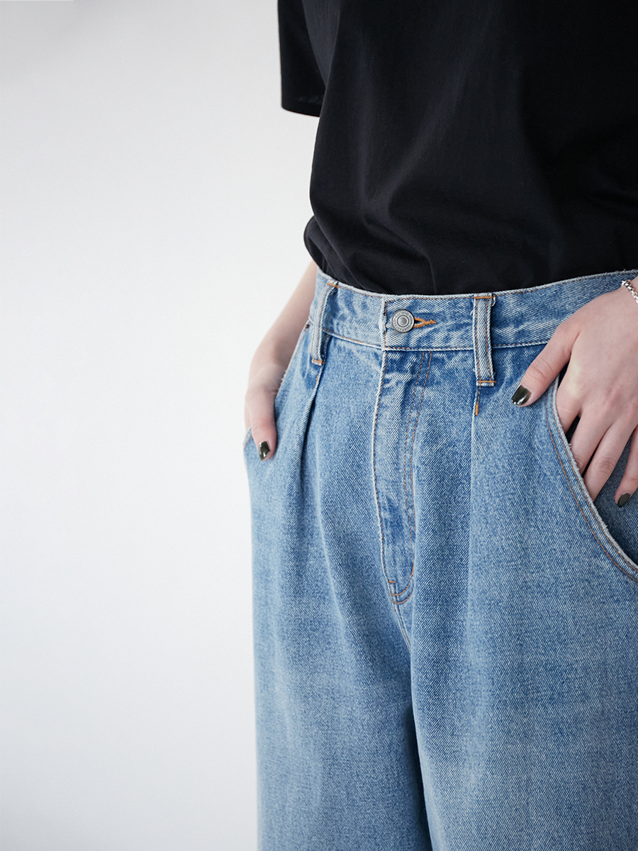 TUCK WIDE DENIM PANTS