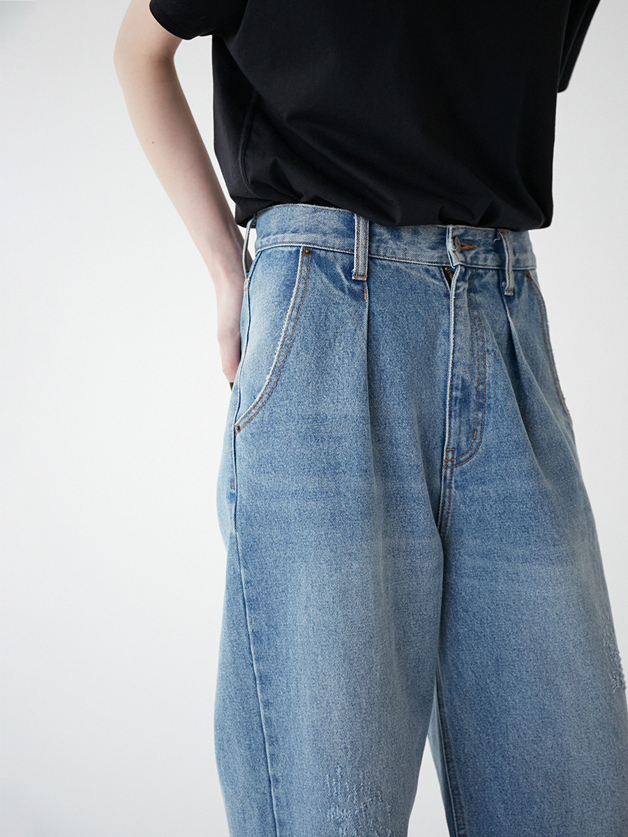 TUCK WIDE DENIM PANTS