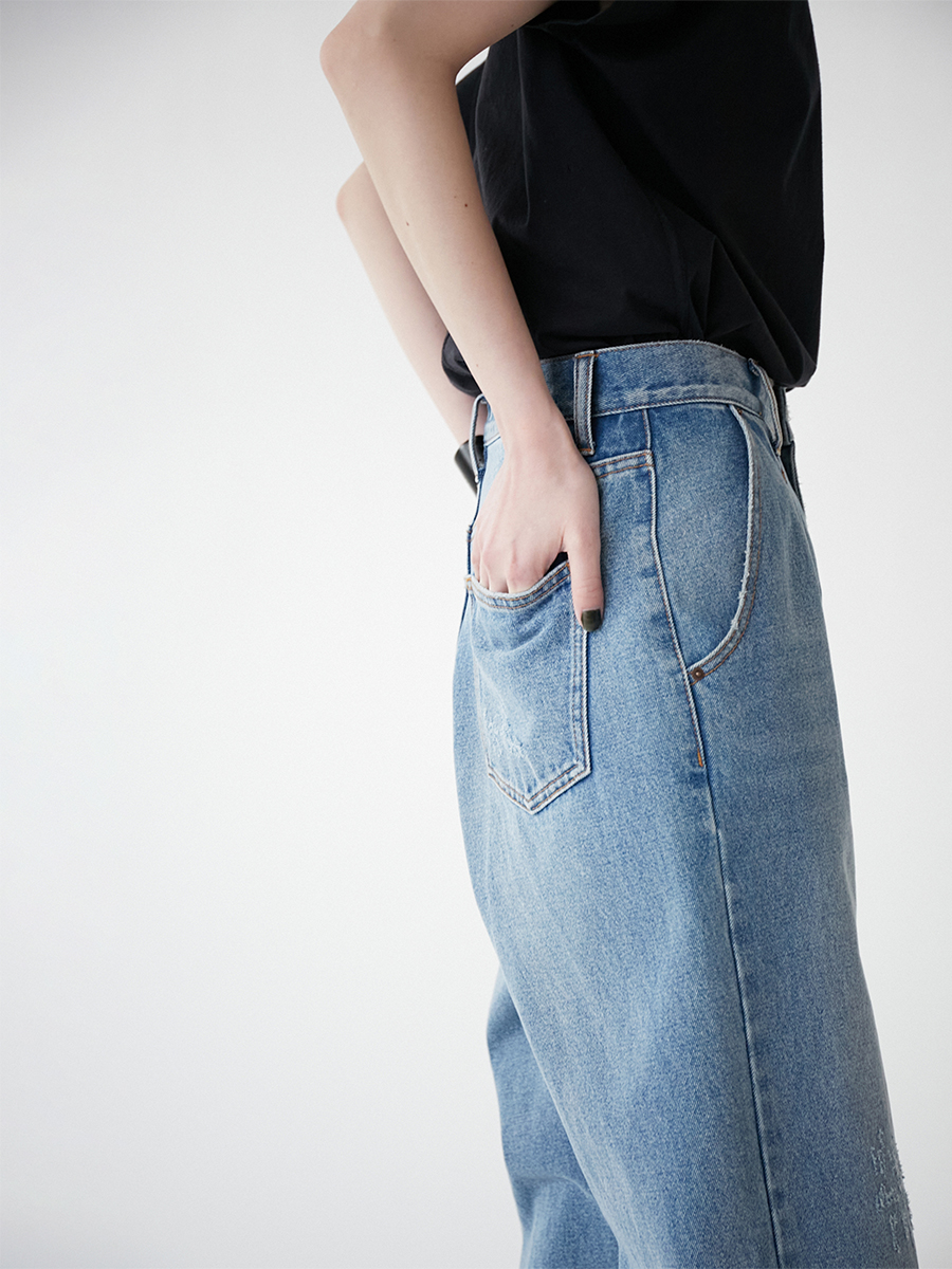 TUCK WIDE DENIM PANTS