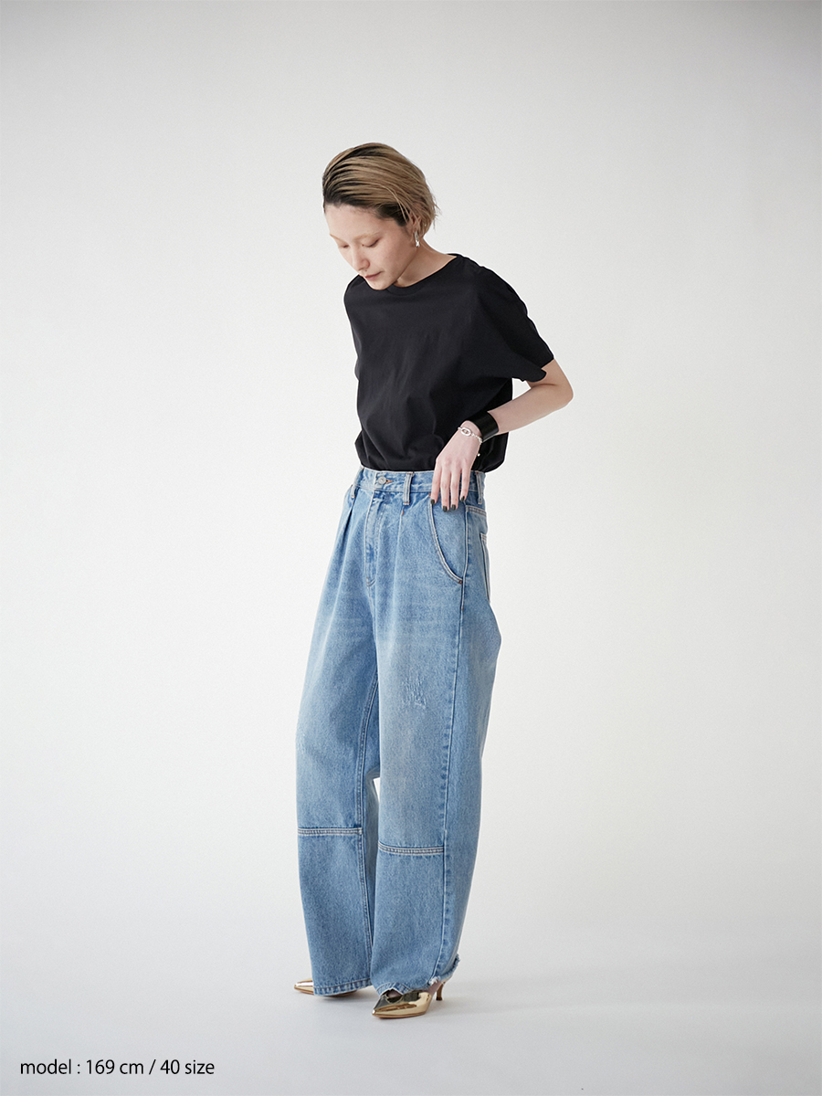 TUCK WIDE DENIM PANTS